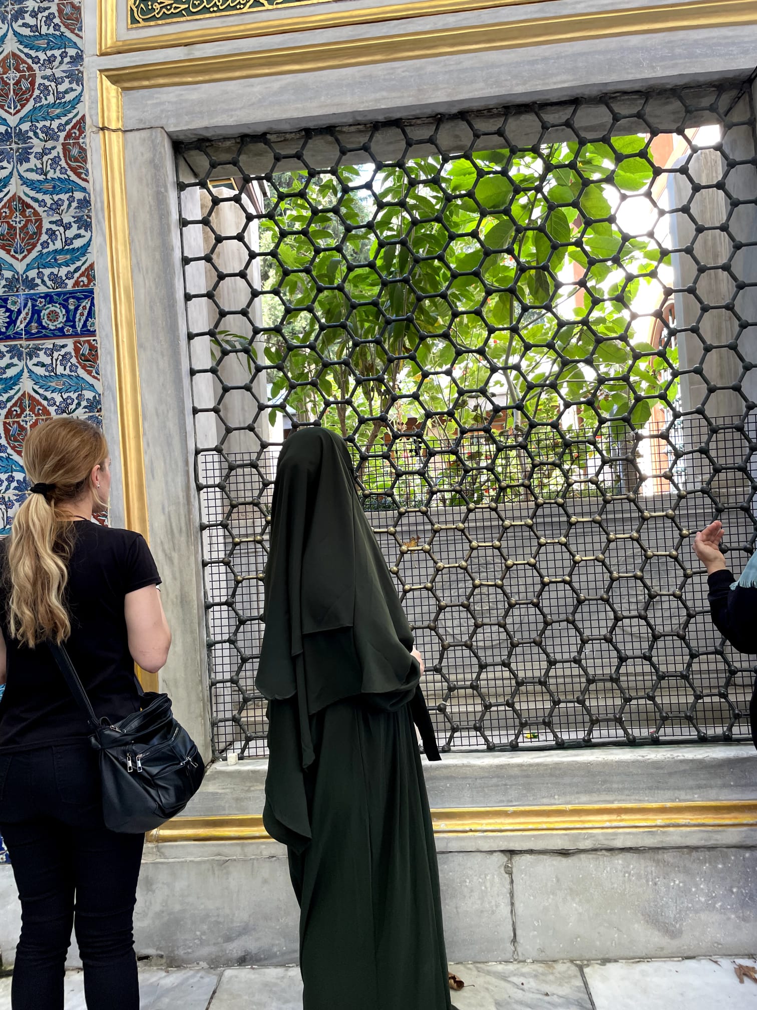 Kadın Ferace – Düz Model | Tüm Bedenler | Aynı Gün Teslim