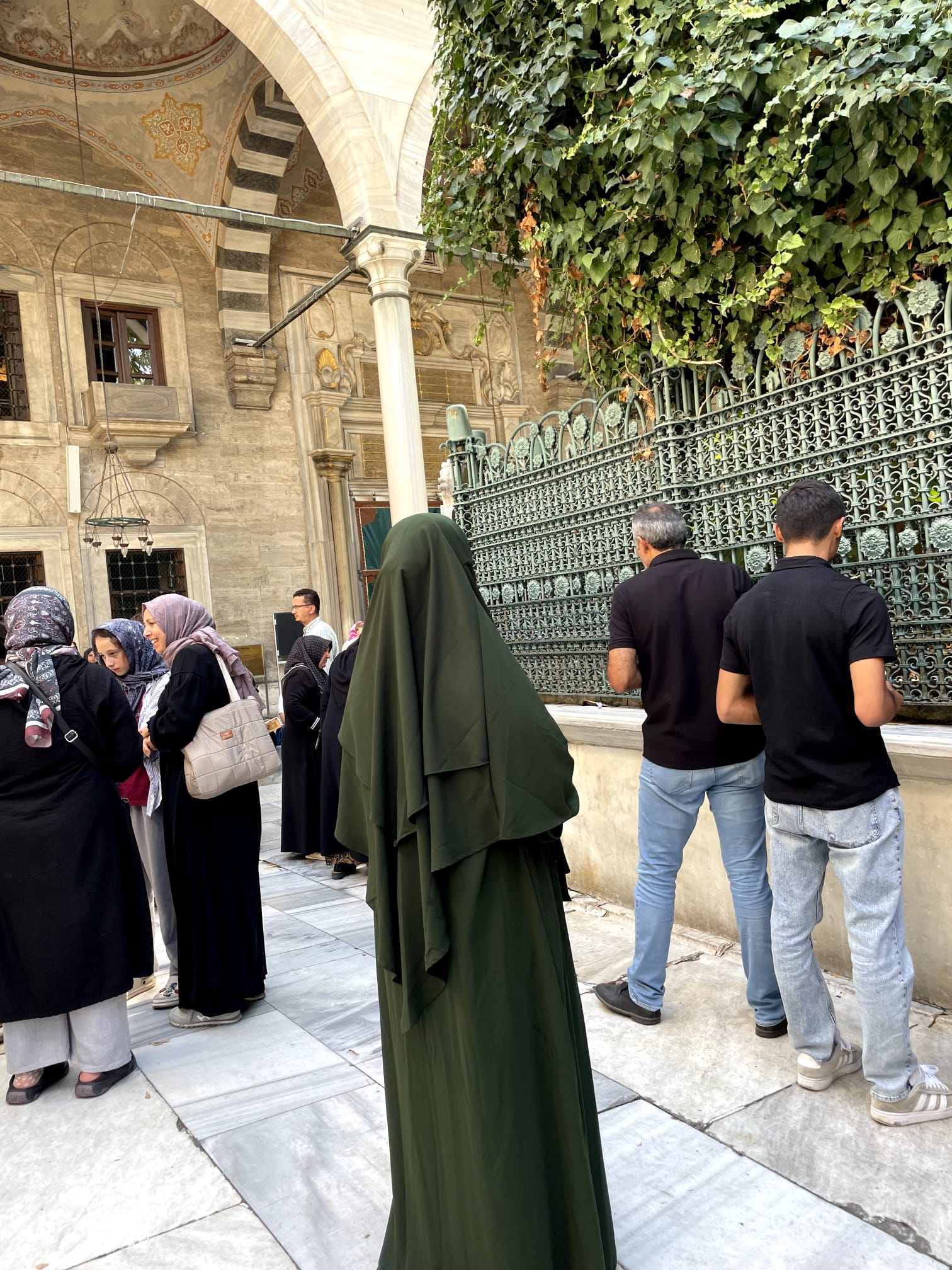 Kadın Ferace – Düz Model | Tüm Bedenler | Aynı Gün Teslim